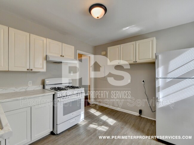 Building Photo - 2821 Palm Dr