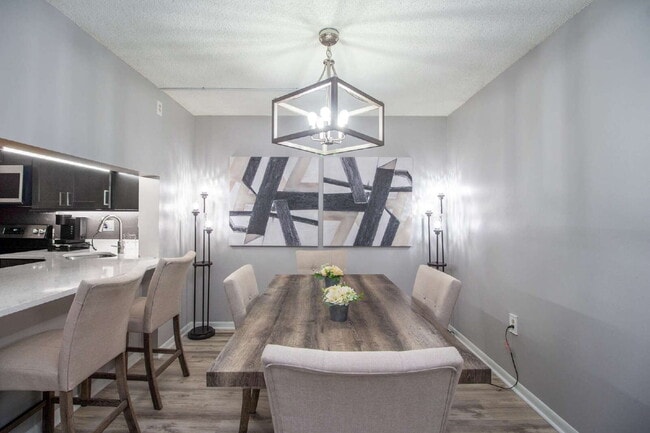 Building Photo - Beautiful 2 spacious bedrooms and 2 full bathrooms, including a primary suite with a walk-in clos...