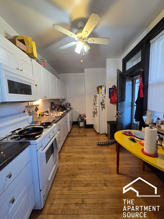 Building Photo - 2476 W Pensacola Ave