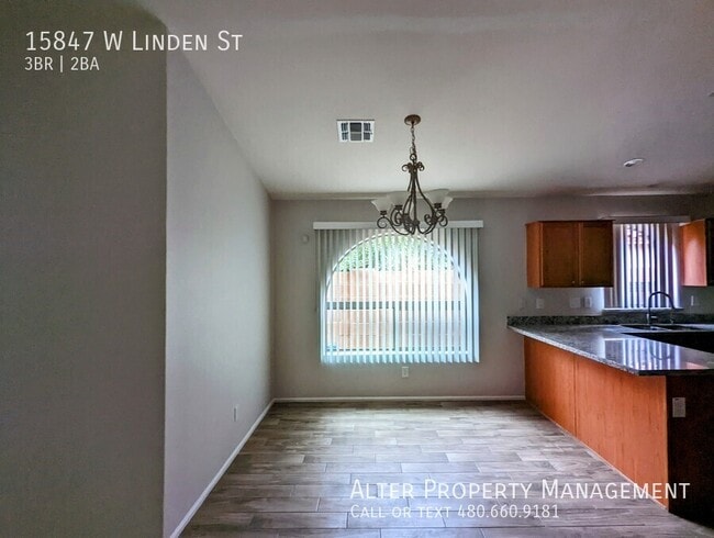 Building Photo - 15847 W Linden St