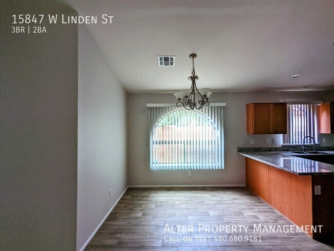 Foto del edificio - 15847 W Linden St