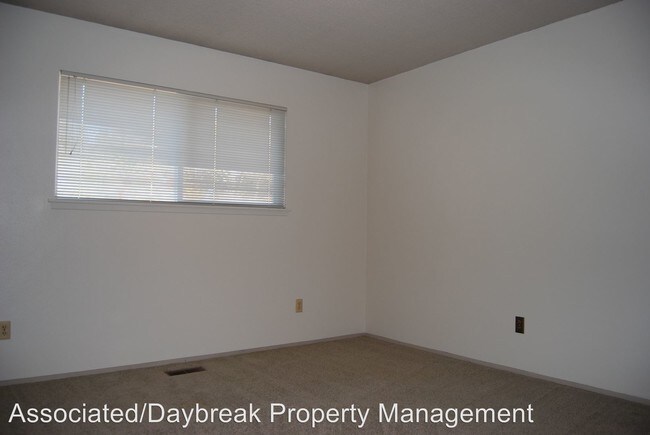 Building Photo - 2405 W Lincoln Ave