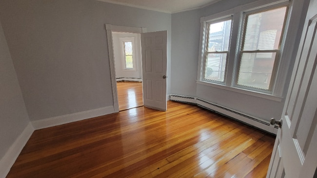 Foto del edificio - 119 Sisson Ave