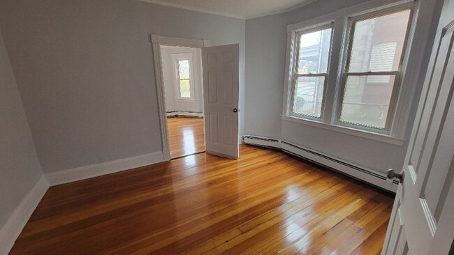 Building Photo - 119 Sisson Ave