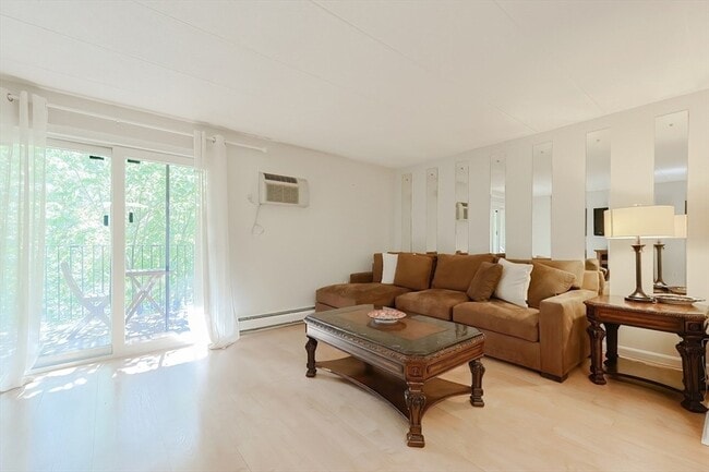 Photo - 16 Winter St Apartment