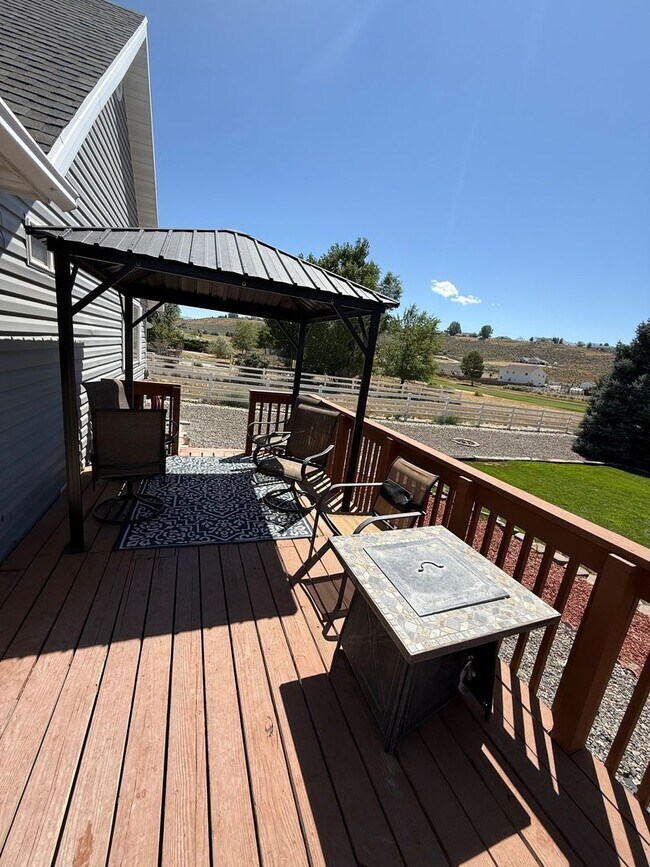 Building Photo - 3 bedroom home off of the Spring Creek Gol...