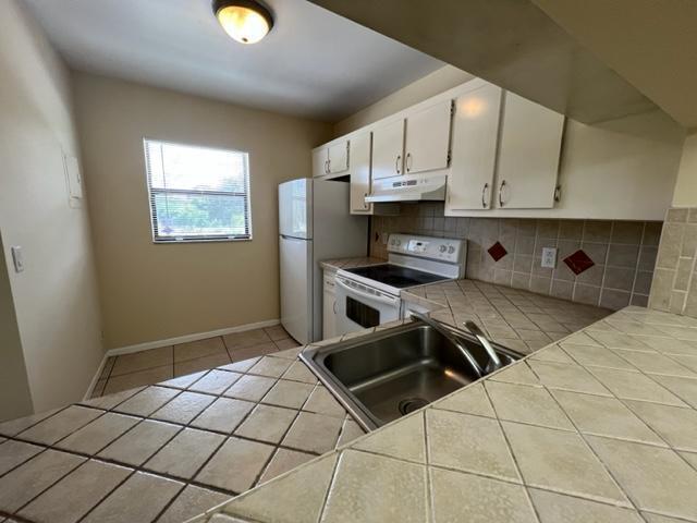 Building Photo - 6808 Palmetto Cir S