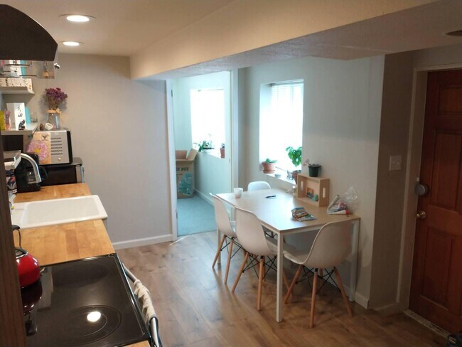 Foto del edificio - 4435 Baker Avenue Northwest