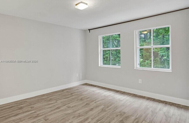 Foto del edificio - 1 Alhambra Cir