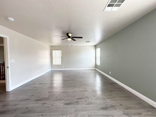 Building Photo - Wonderful 2-story single-family property w...