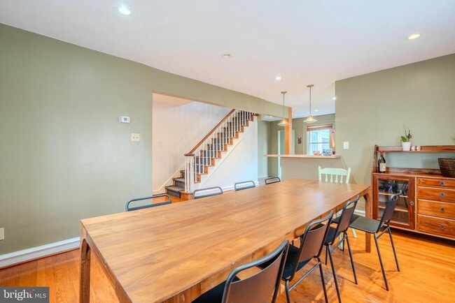 Building Photo - 128 Henley Rd