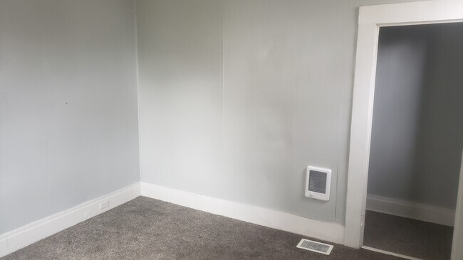 Bedroom - 558 Busti Ave