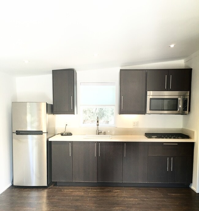 Building Photo - 1082 Meadowbrook Ave
