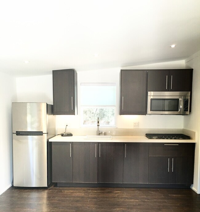 Foto del edificio - 1082 Meadowbrook Ave