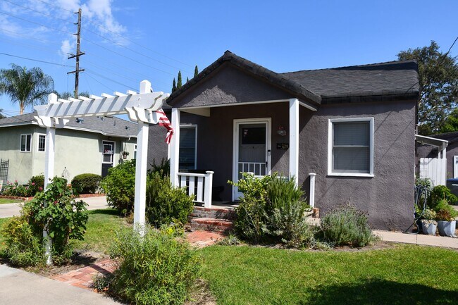 Foto del edificio - 629 W Culver Ave