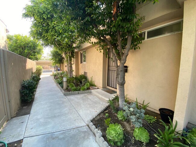 Foto del edificio - 6311 Morse Ave