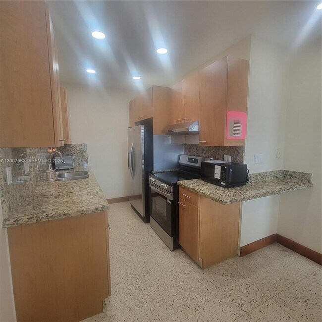Foto del edificio - 7400 Harding Ave