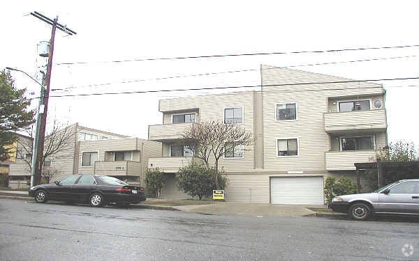 Building Photo - Selaine Apartments