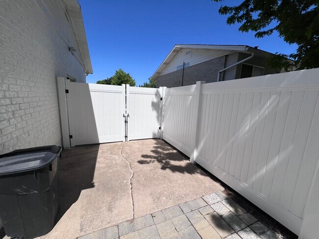Building Photo - 760 N 1150 E