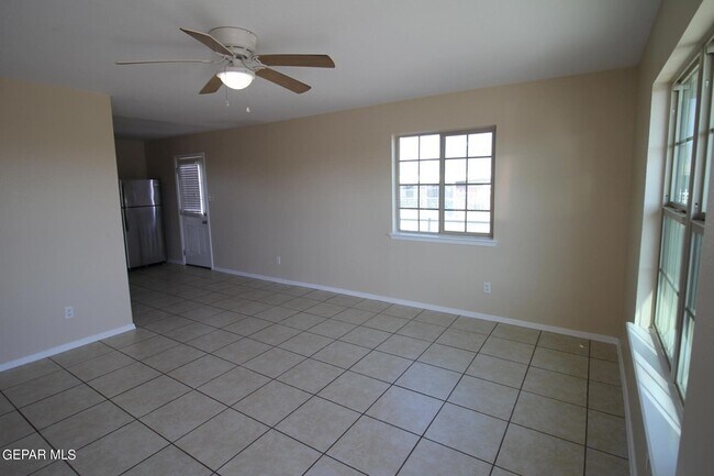 Foto del edificio - 9145 Begonia Pl