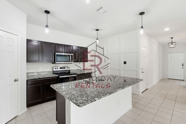 Building Photo - 4 bedroom 3 bath