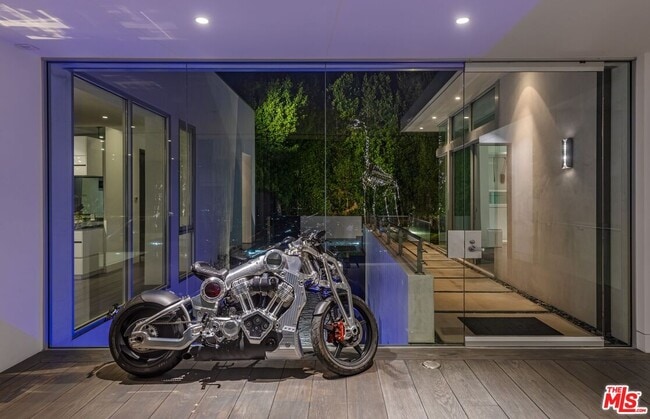 Foto del edificio - 1474 Blue Jay Way