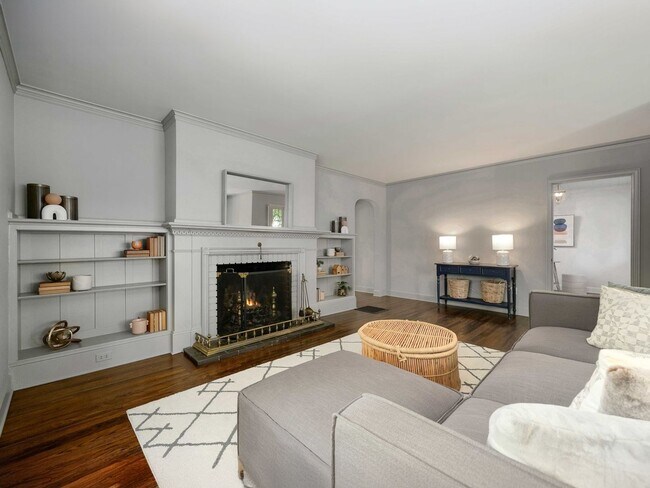 Foto del edificio - Gorgeous Victorian Home Ready to Rent! Hug...