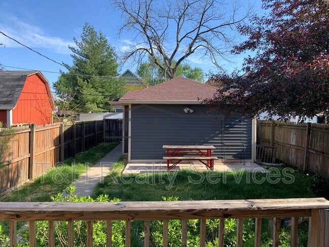 Building Photo - 932 E Morris St