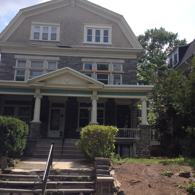 Building Photo - 7042 Chew Ave