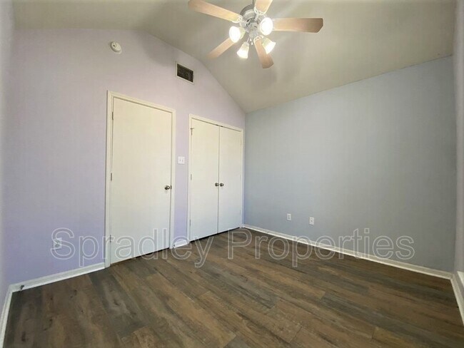 Foto del edificio - 1019 Westbury