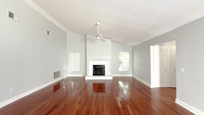 Foto del edificio - 3418 Sterling Lake Cir