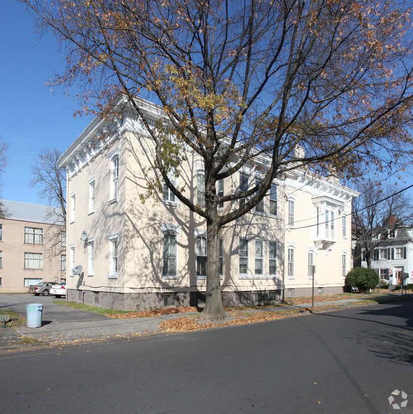 Building Photo - 203 Fair St