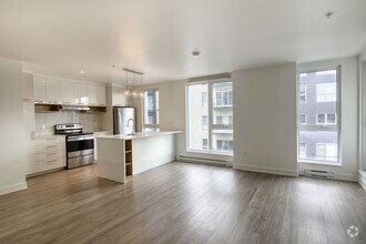 Building Photo - 9675 Av. Papineau