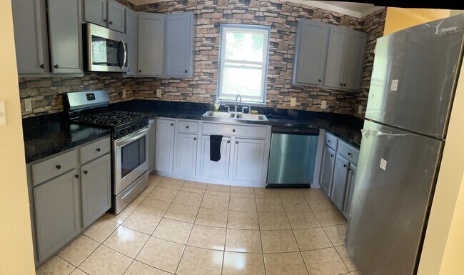 Kitchen (brand new appliances) - 33 Courtland Rd