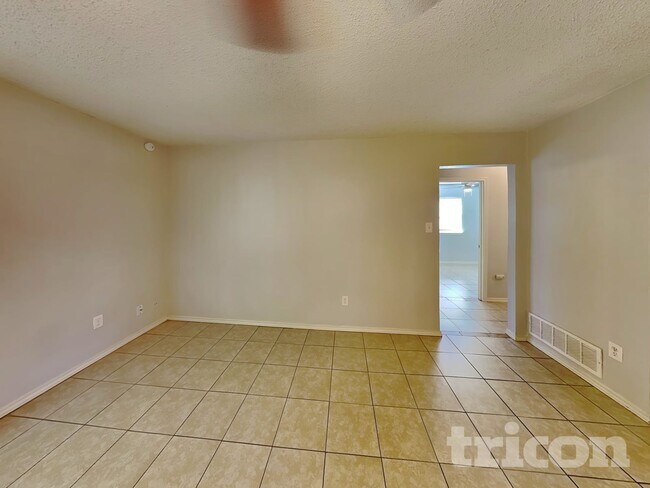 Foto del edificio - 726 Cindy Dr