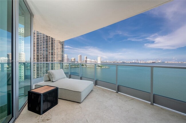 Foto del edificio - 1331 Brickell Bay Dr