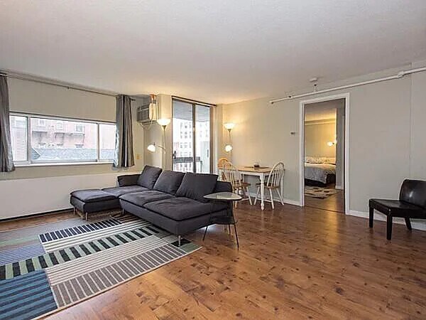 Foto principal - 872 Massachusetts Ave