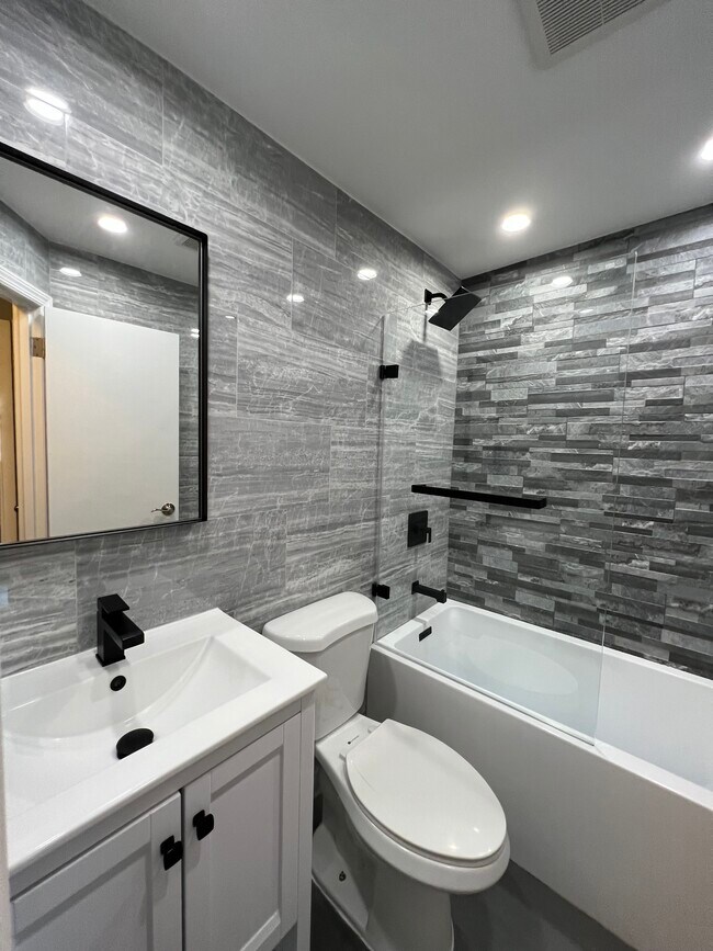 Foto del edificio - 9454 Ridge Blvd