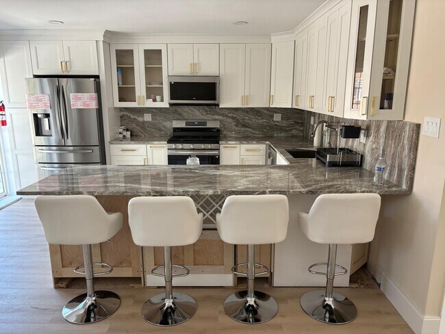 Building Photo - 12406 Dunks Ferry Rd