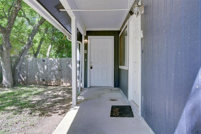 Building Photo - 2800 Burleson Rd