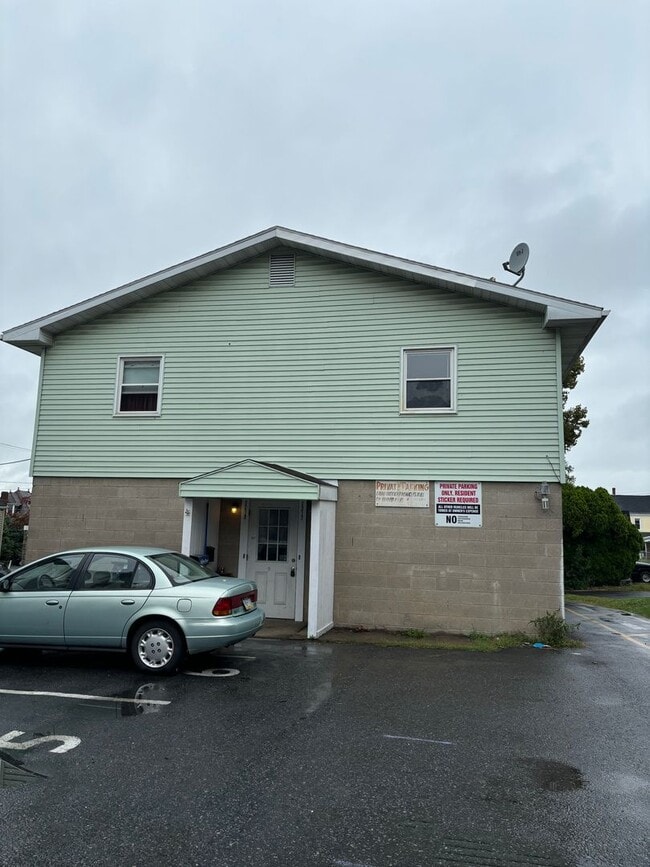 Building Photo - 2217 Forest St