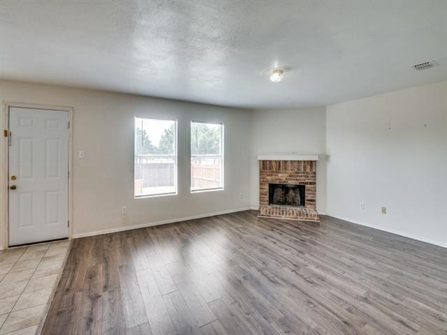 Building Photo - 1412 Bumble Bee Dr