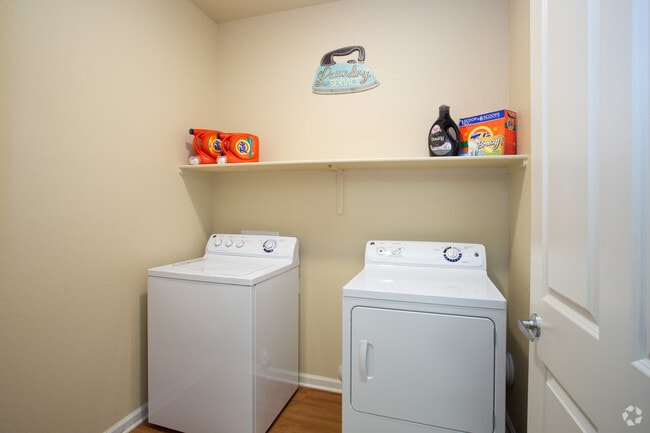 1BR, 1BA - 872 SF - Junction at Ironhorse Apartments