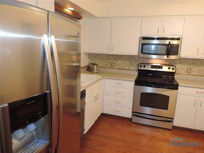 Foto del edificio - 2737 Sweetbriar Ct