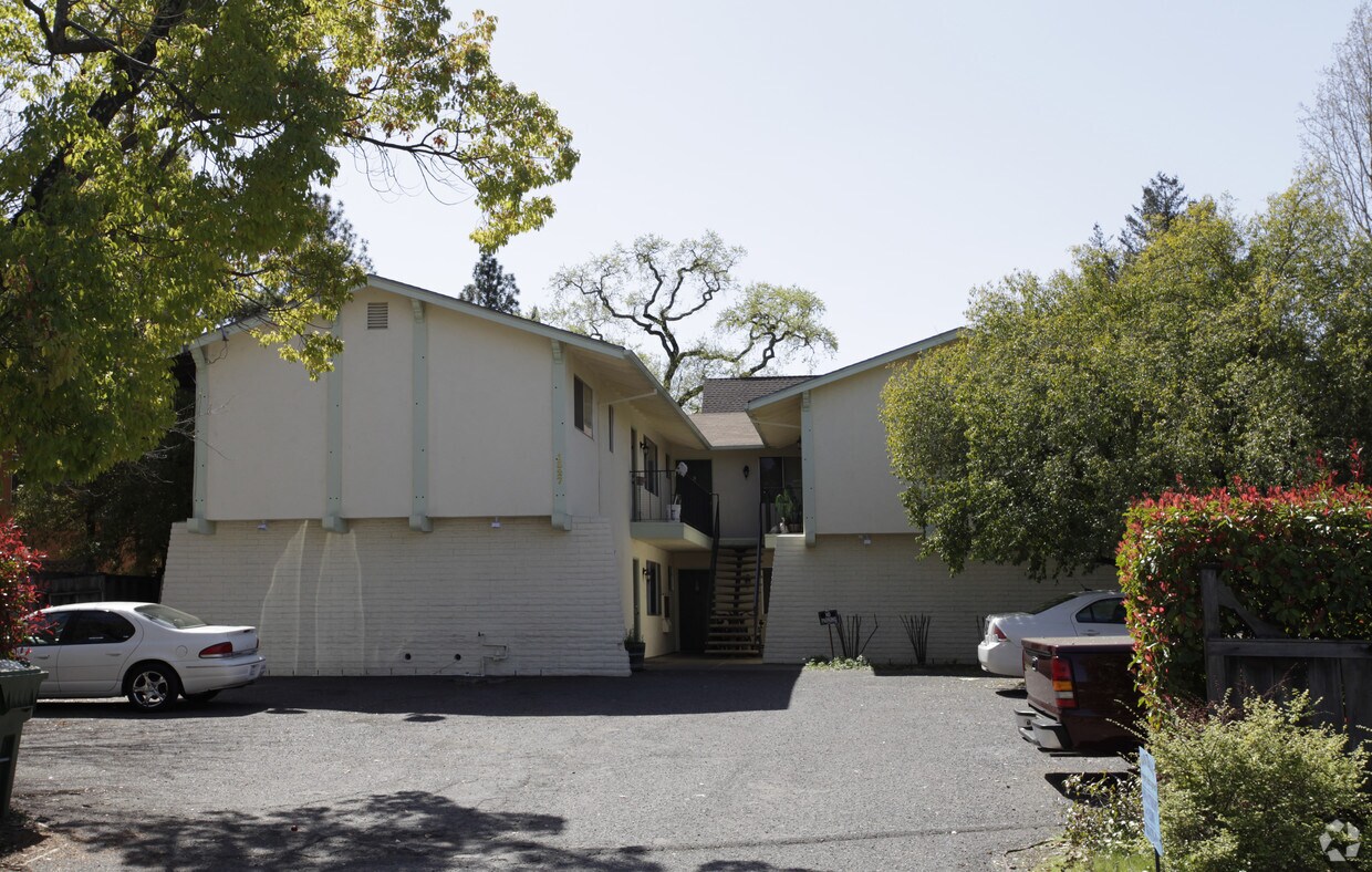 Primary Photo - 1327 Monte Vista Ave