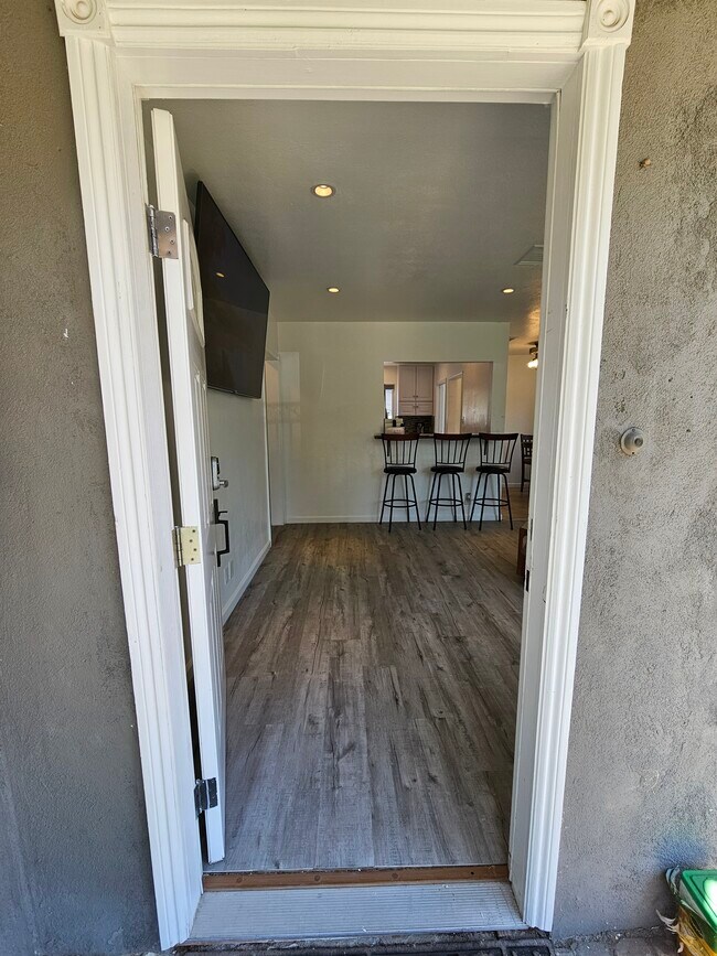 Building Photo - 7044 Yarmouth Ave