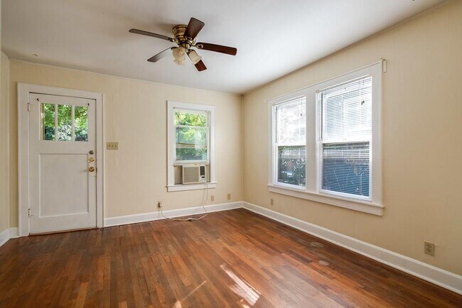 Foto del edificio - 922 E 51st St