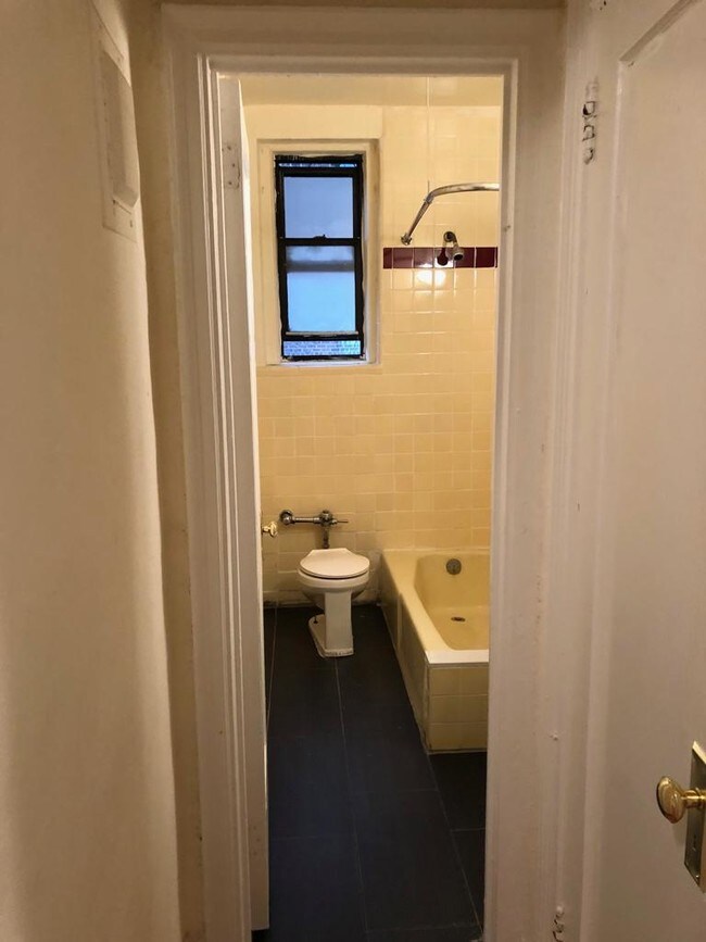 Foto del edificio - 40-71 Elbertson St