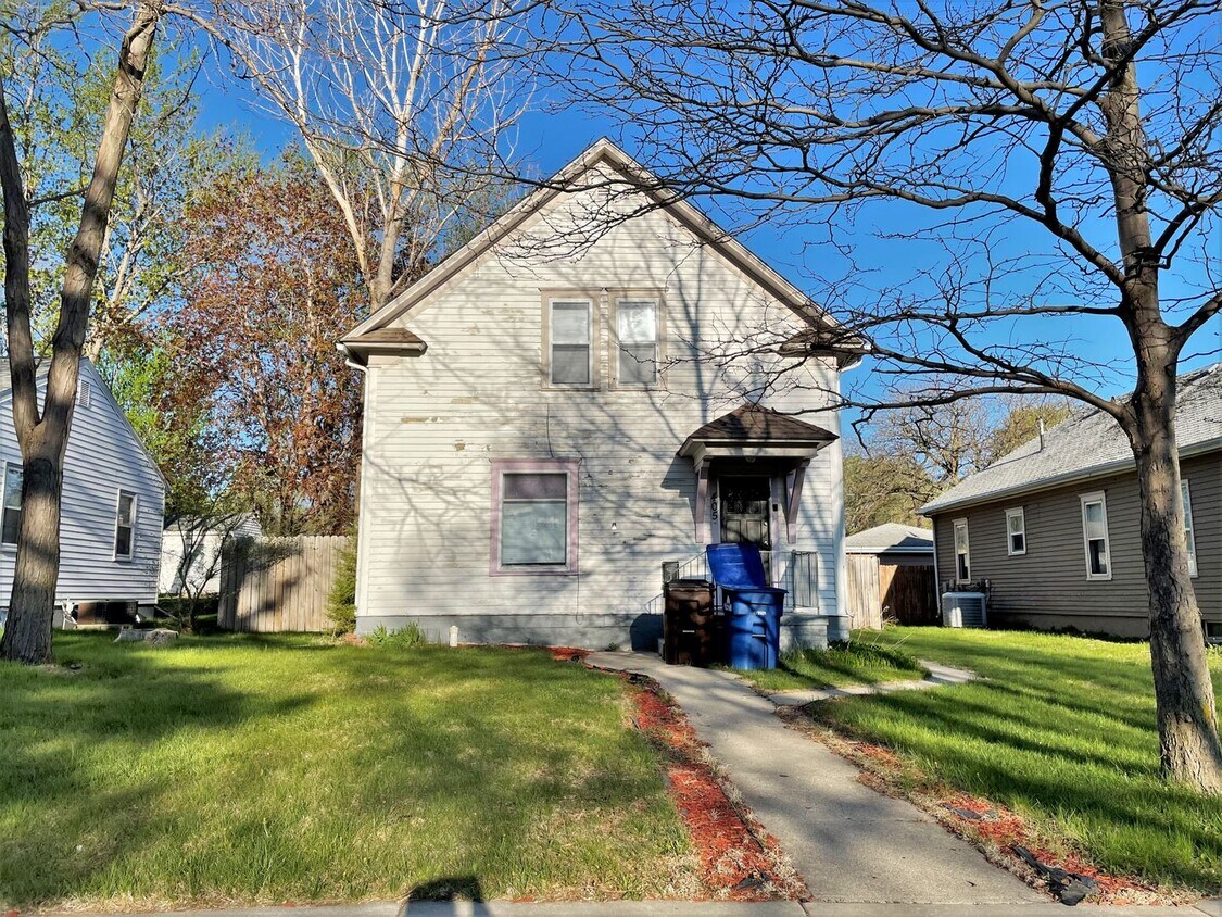 405 S Minnesota St, Mitchell, SD 57301 House Rental in Mitchell, SD