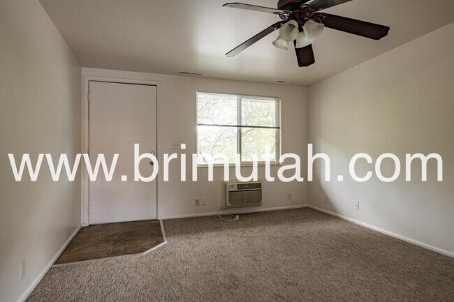 Foto del edificio - 2241 E Laney Ave